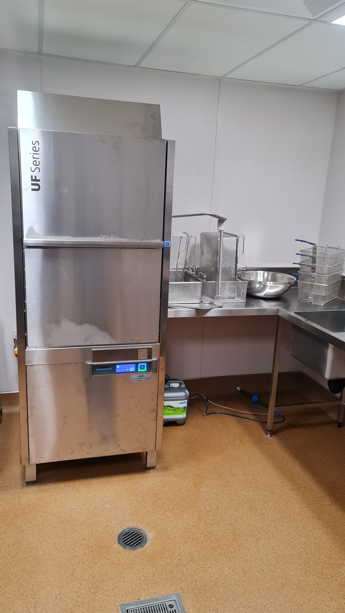 Pass-through commercial dishwasher
