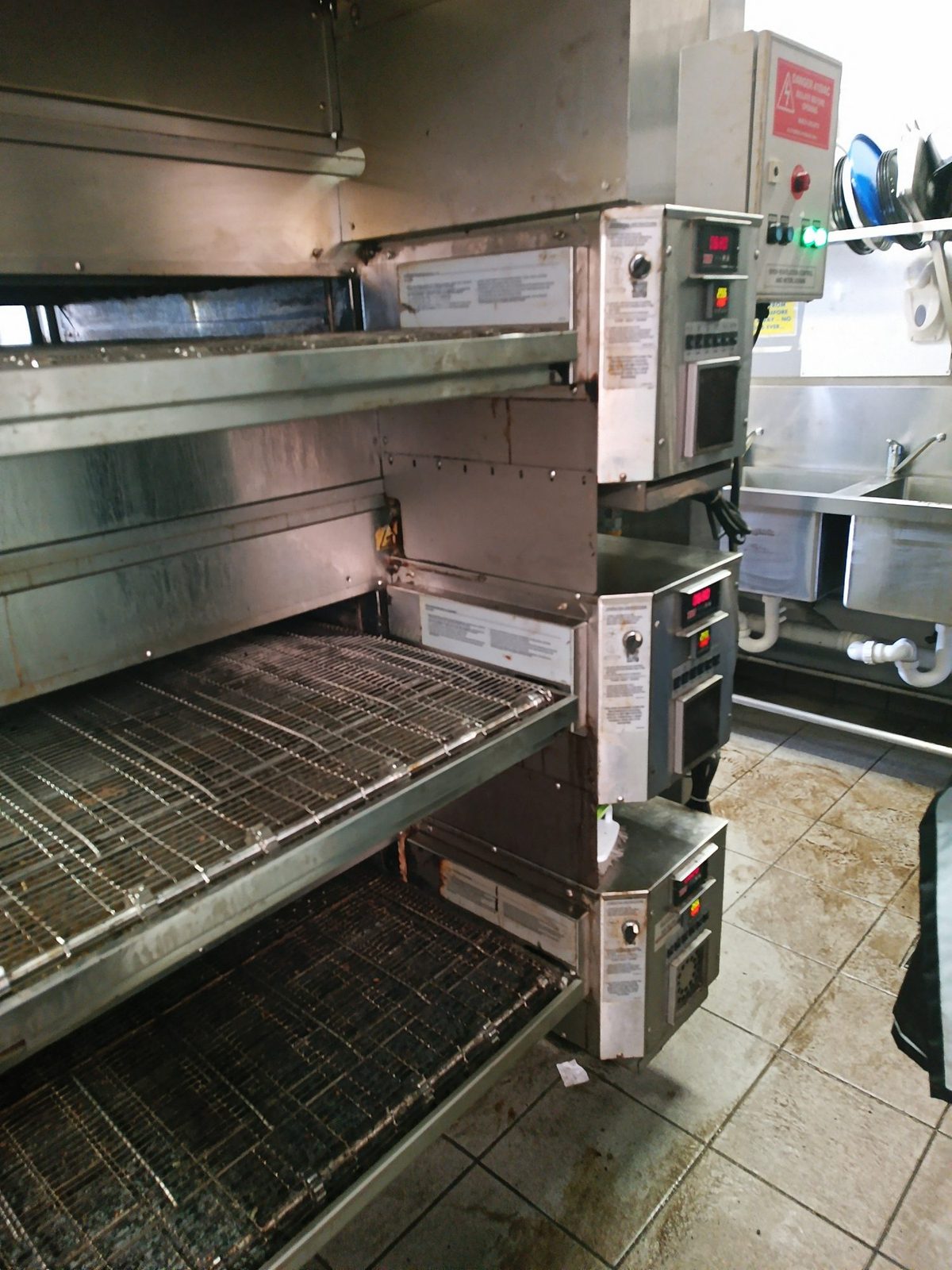 Stacked conveyor pizza ovens